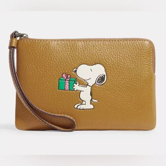 Coach x Peanuts Wristlet with Snoopy Present Motif - Picture 7 of 8